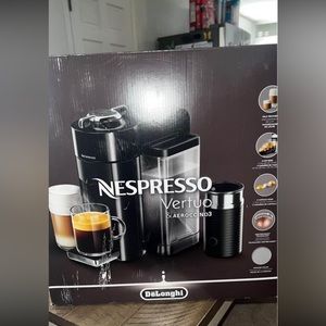 Nespresso Vertuo & Aeroccino3 Milk Frother by De'Longhi